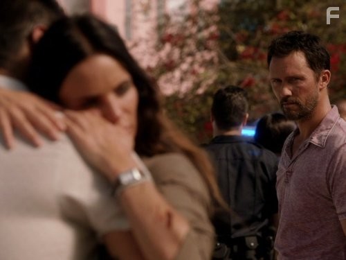 Gabrielle Anwar and Jeffrey Donovan in Чёрная метка (2007)