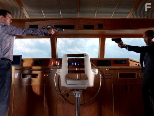 Jeffrey Donovan and Sonja Sohn in Чёрная метка (2007)