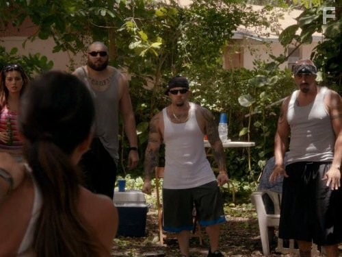 Gabrielle Anwar and Michael Francis in Чёрная метка (2007)