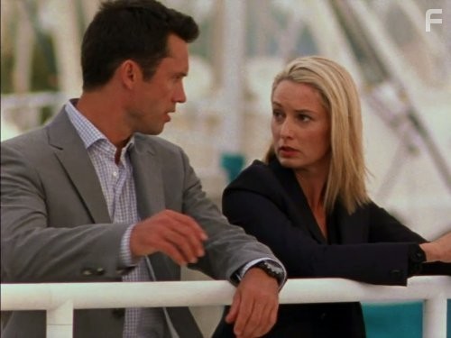 Jeffrey Donovan and Katherine LaNasa in Чёрная метка (2007)