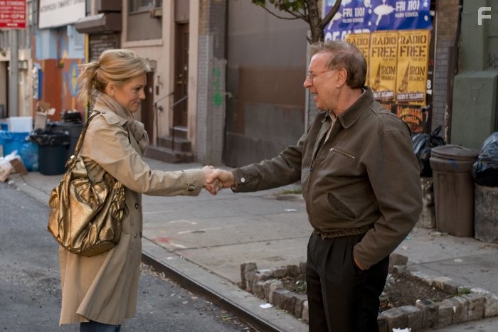 Alexandra Wentworth and Steve Landesberg in Head Case (2007)