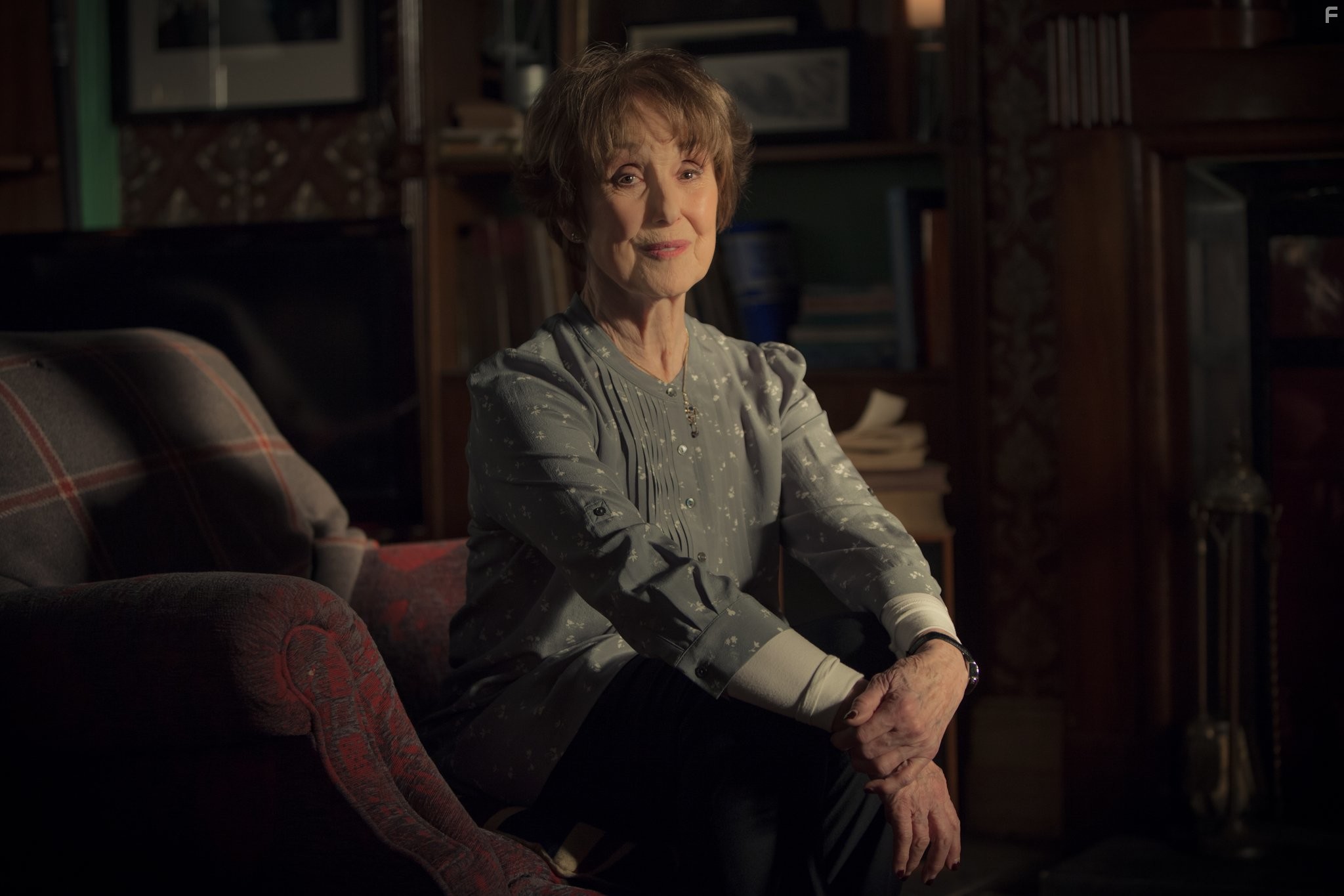 Una Stubbs in Шерлок (2010)
