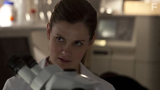Louise Brealey in Шерлок (2010)