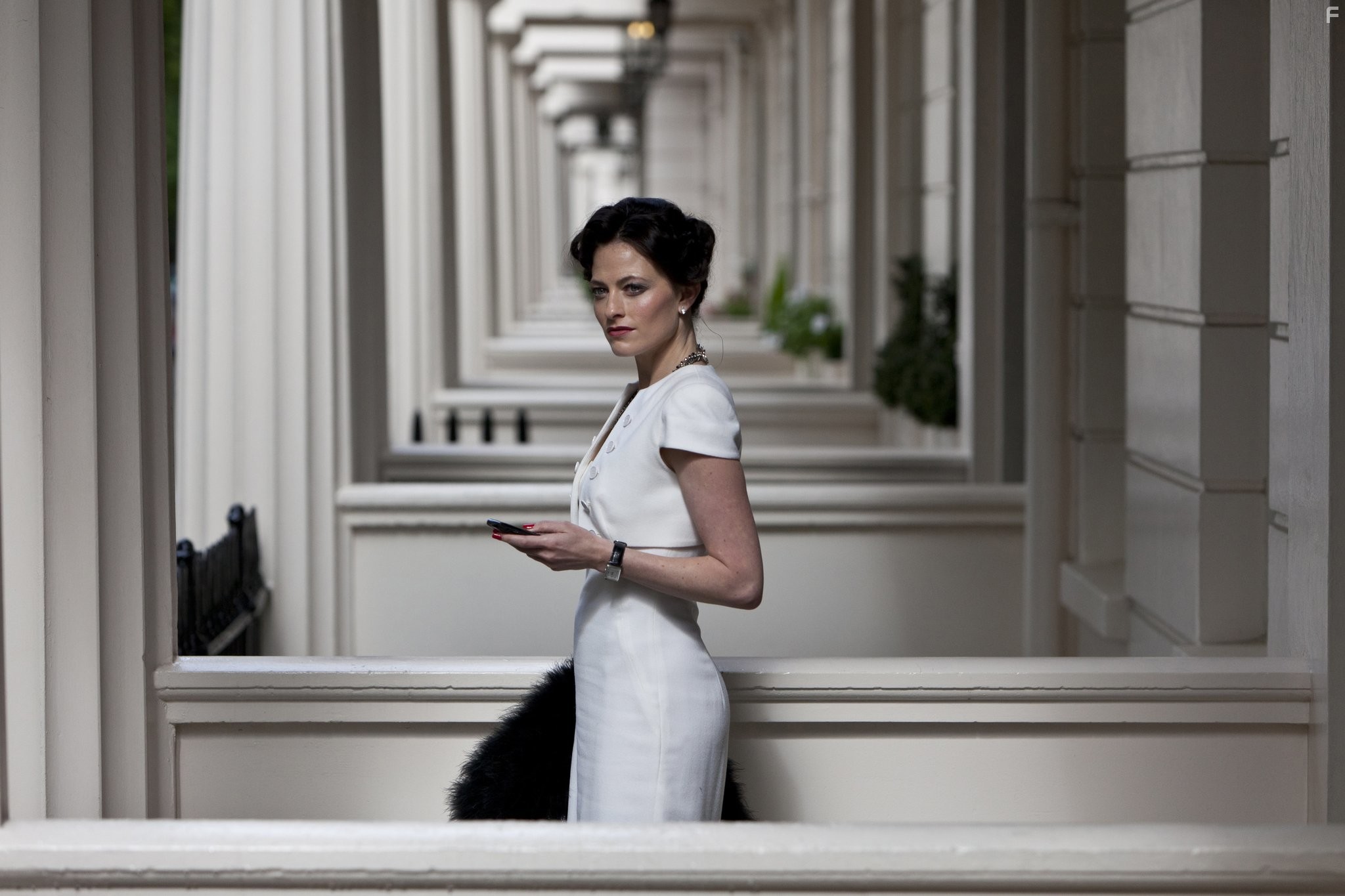Lara Pulver in Шерлок (2010)