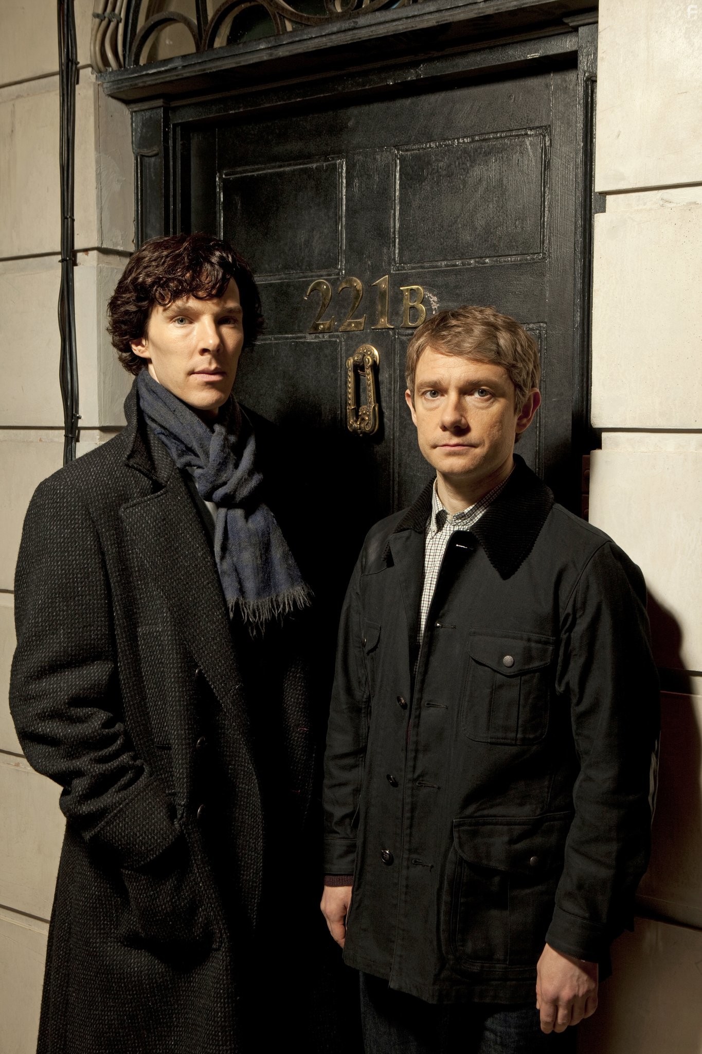 Martin Freeman and Benedict Cumberbatch in Шерлок (2010)