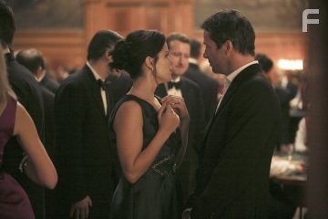 Neve Campbell and James Purefoy in The Philanthropist (2009)