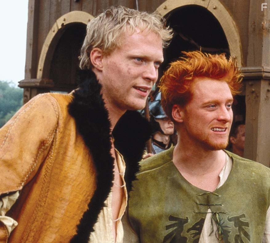 Paul Bettany and Alan Tudyk in История рыцаря (2001)