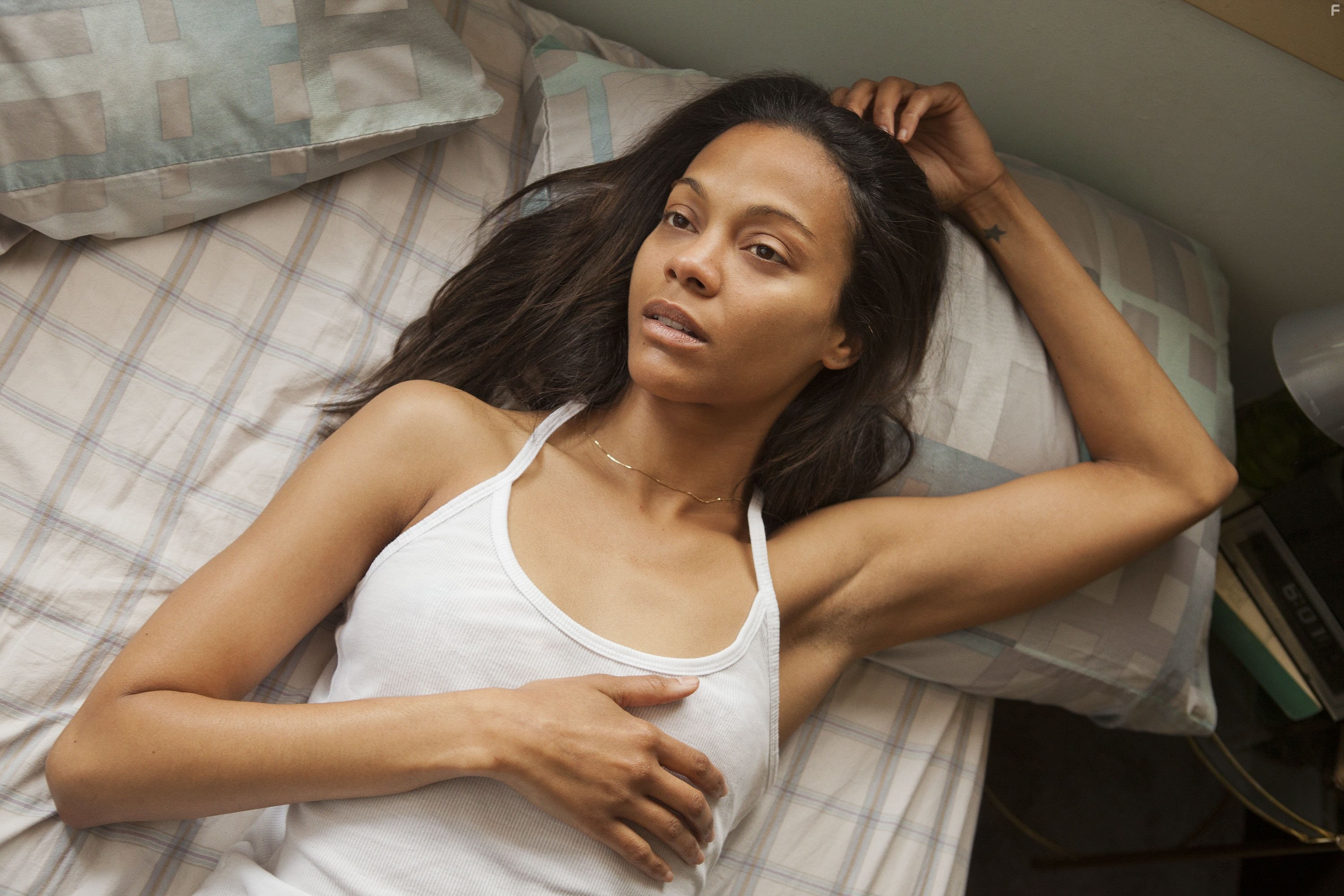 Zoe Saldana in Из пекла (2013)