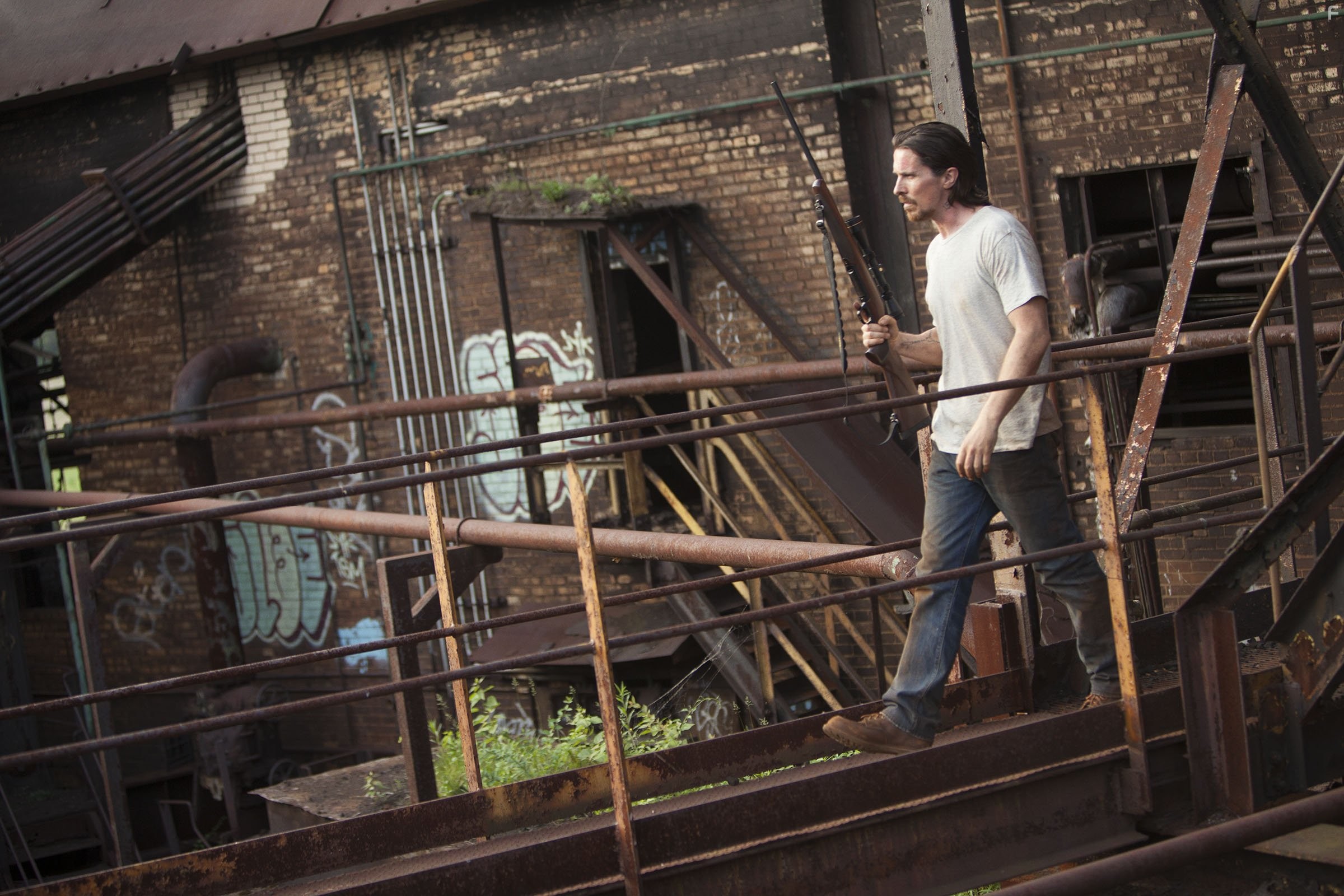 Christian Bale in Из пекла (2013)