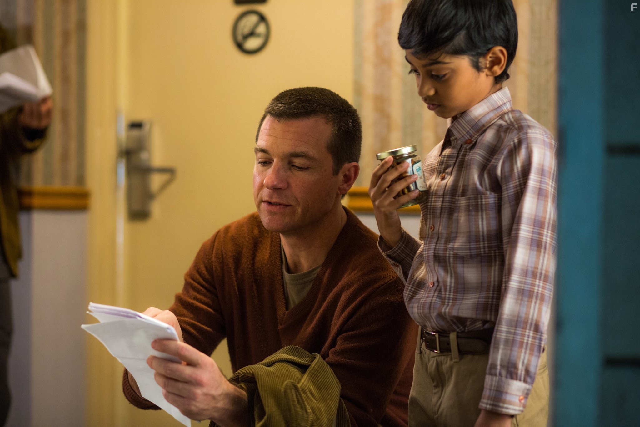 Jason Bateman and Rohan Chand in Плохие слова (2013)