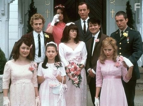 Drew Barrymore, James Woods, Lorraine Bracco, Steve Zahn, Sara Gilbert, Desmond Harrington, Brittany Murphy, and David Moscow in Сильная женщина (2001)