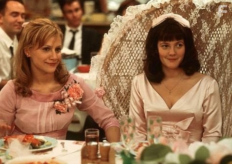 Drew Barrymore and Brittany Murphy in Сильная женщина (2001)