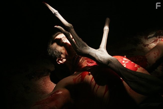 alien claw threatens Matt Lattimore