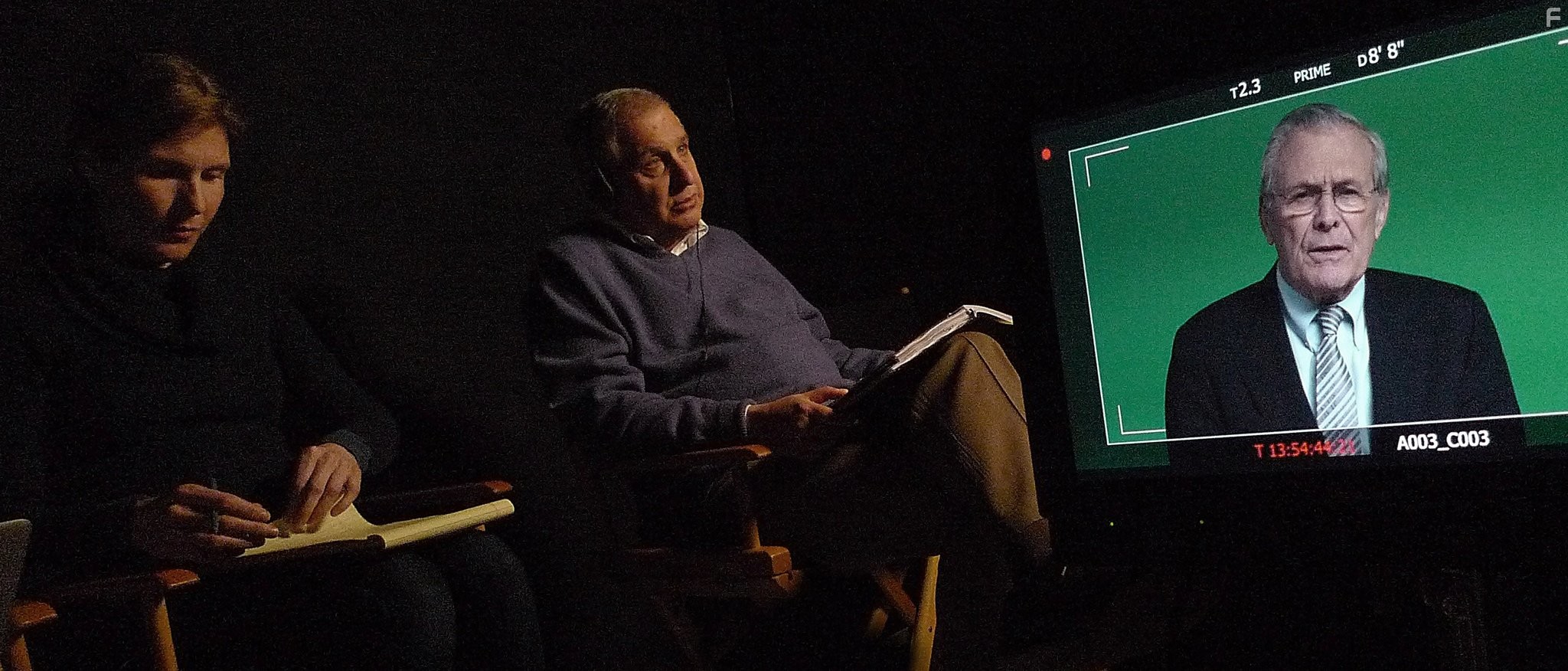Errol Morris and Donald Rumsfeld in Неизвестный известный (2013)