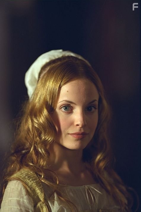 Mena Suvari in Мушкетёр (2001)