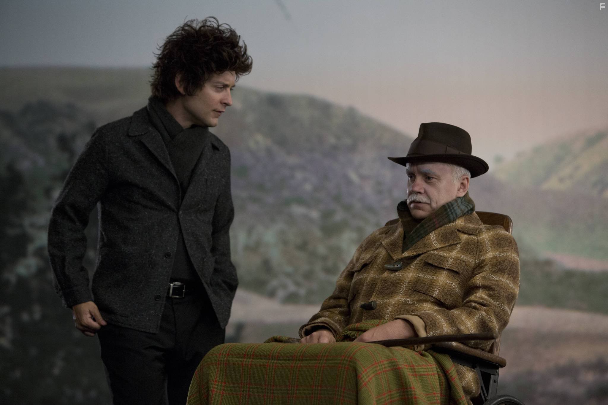 Tim Robbins and Tobey Maguire in Трофеи Вавилона (2014)