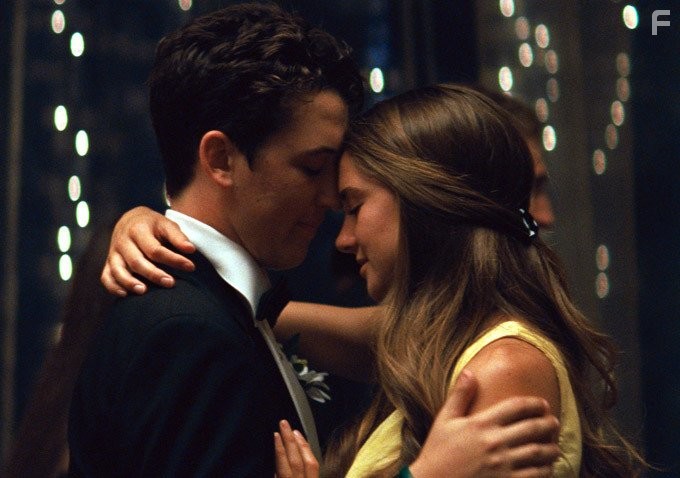 Shailene Woodley and Miles Teller in Захватывающее время (2013)