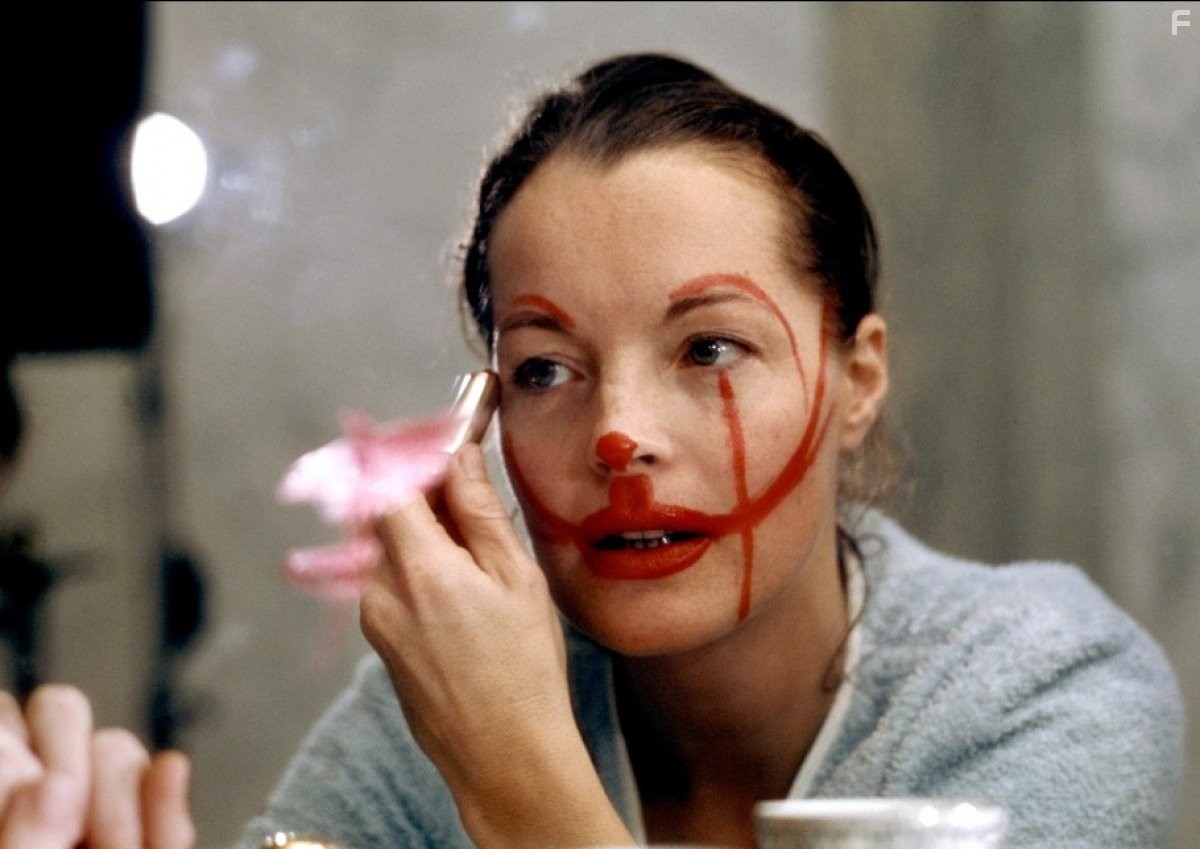 Romy Schneider in Gruppenbild mit Dame (1977)