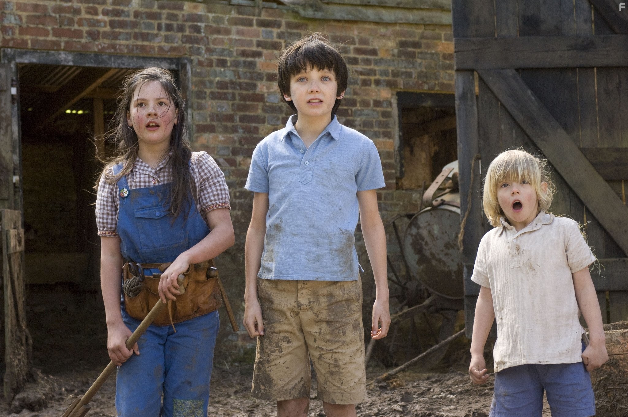 Asa Butterfield, Lil Woods, and Oscar Steer in Моя ужасная няня 2 (2010)