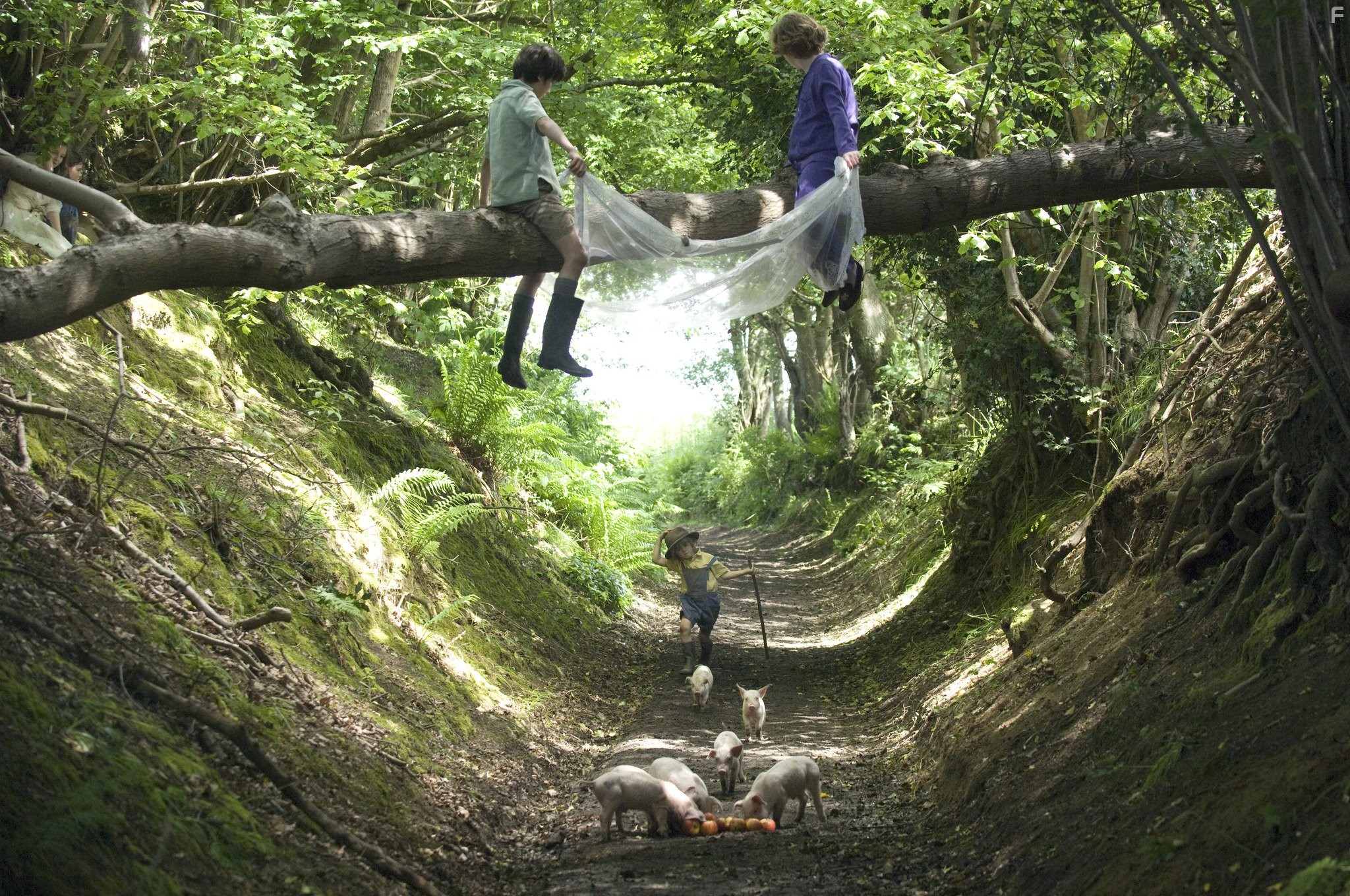 Asa Butterfield, Eros Vlahos, and Oscar Steer in Моя ужасная няня 2 (2010)