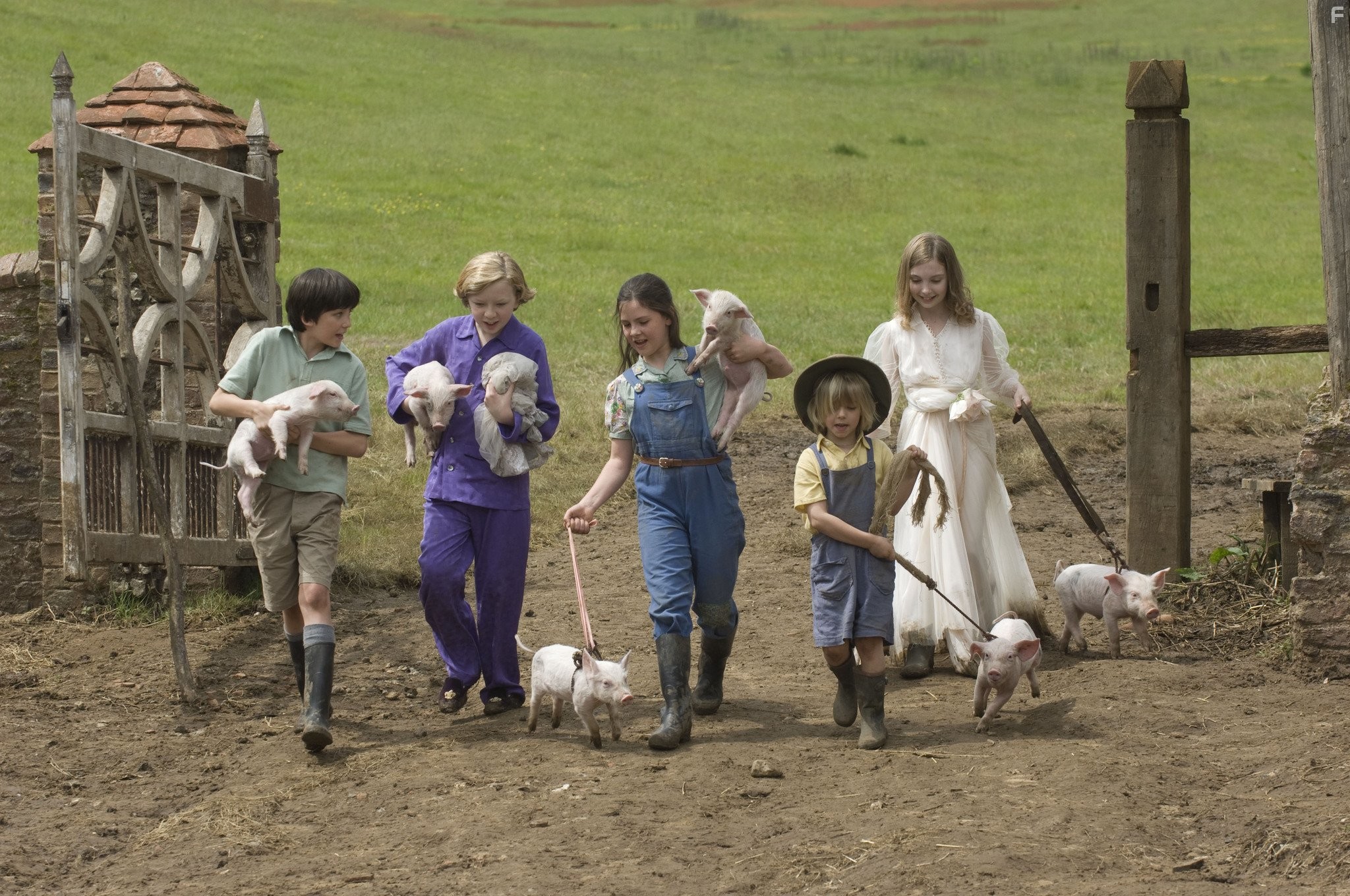 Asa Butterfield, Eros Vlahos, Rosie Taylor-Ritson, Lil Woods, and Oscar Steer in Моя ужасная няня 2 (2010)