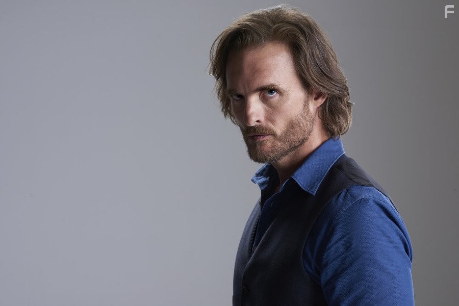 Greg Bryk in Укушенная (2014)