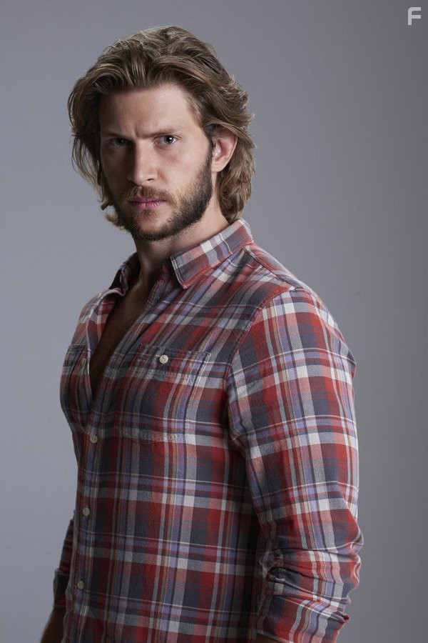 Greyston Holt in Укушенная (2014)