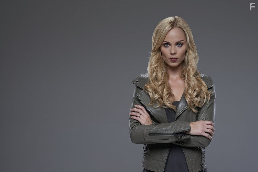 Laura Vandervoort in Укушенная (2014)