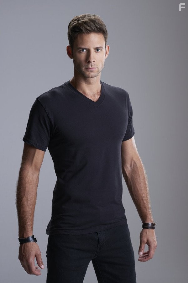 Steve Lund in Укушенная (2014)