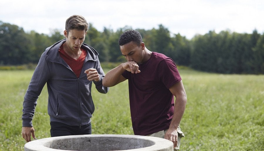 Michael Xavier and Steve Lund in Укушенная (2014)