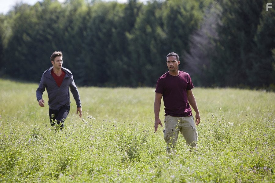 Michael Xavier and Steve Lund in Укушенная (2014)