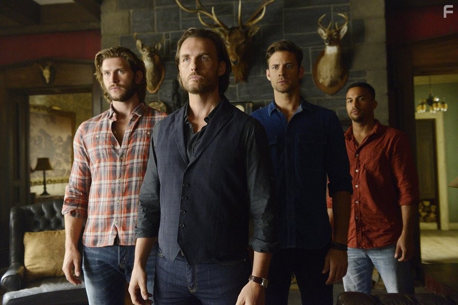 Greg Bryk, Greyston Holt, Michael Xavier, and Steve Lund in Укушенная (2014)