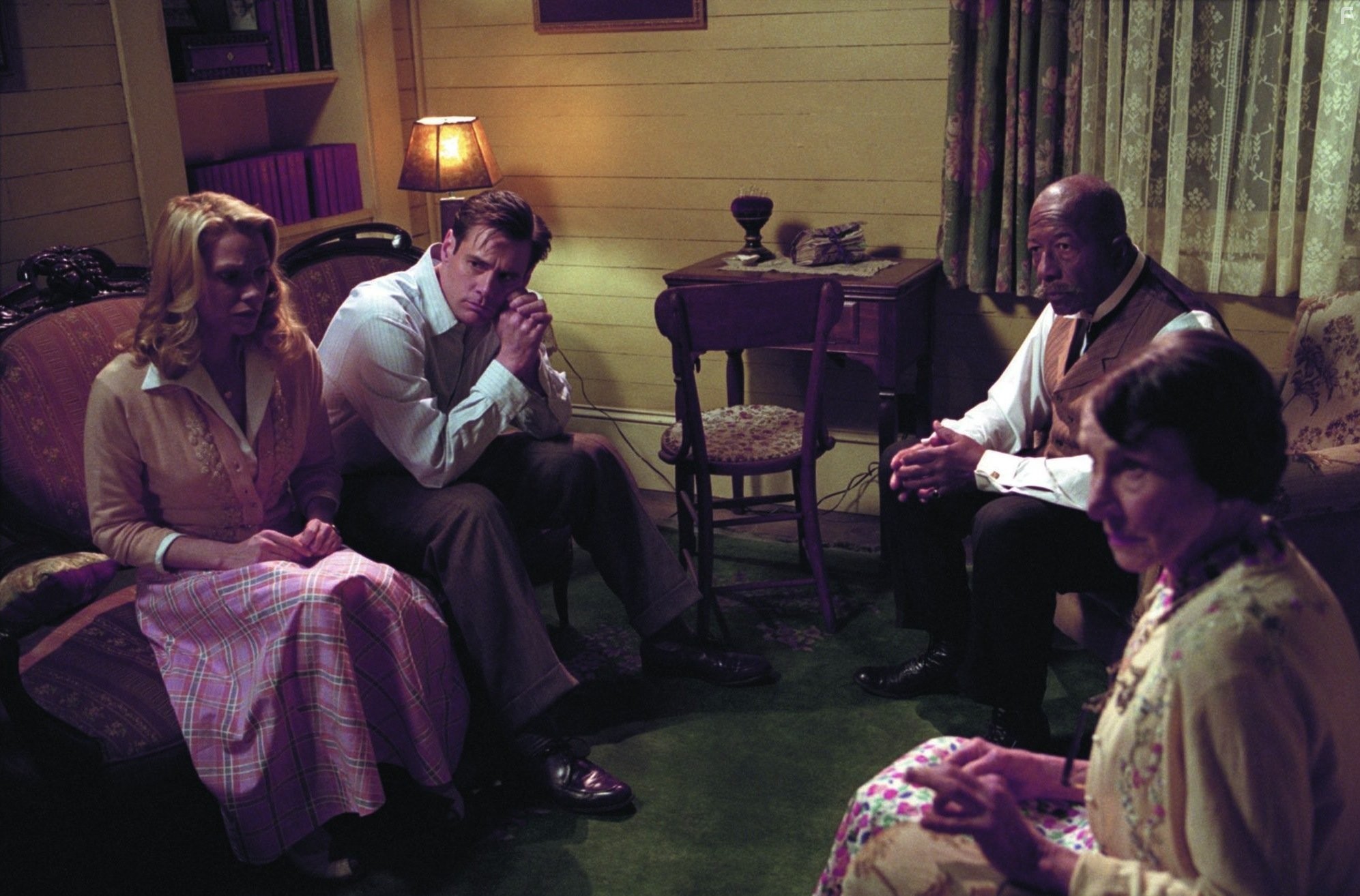 Jim Carrey and Laurie Holden in Мажестик (2001)