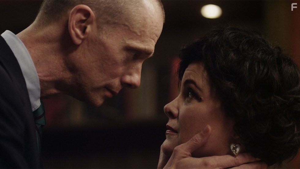 Sherilyn Fenn and Doug Jones in Уничтожение (2013)