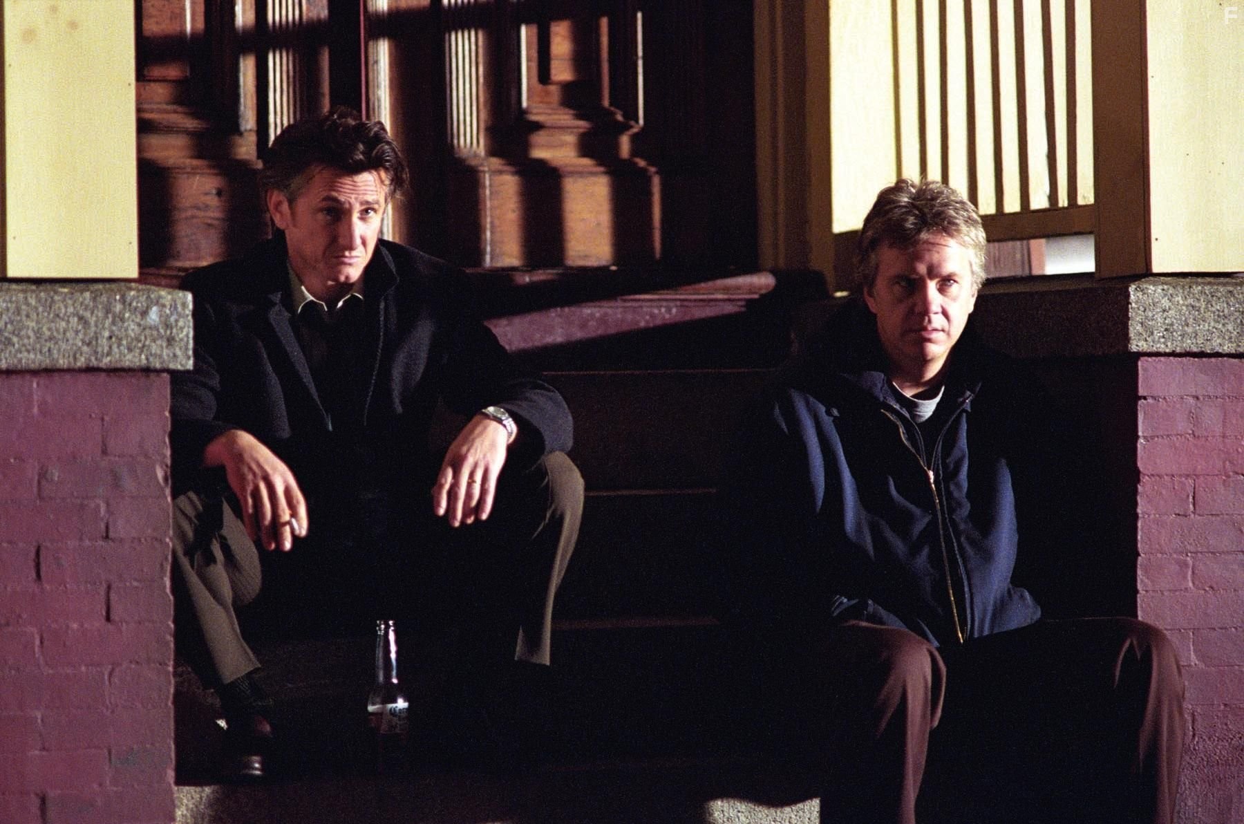 Tim Robbins and Sean Penn in Таинственная река (2003)
