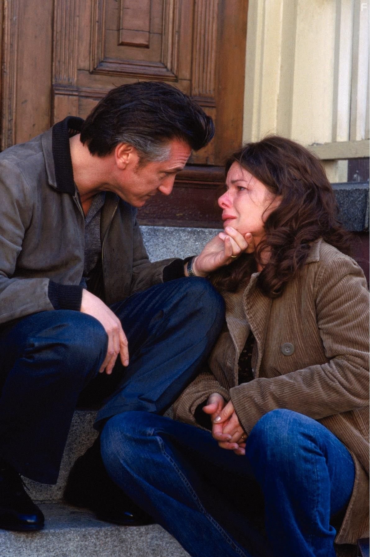 Sean Penn and Marcia Gay Harden in Таинственная река (2003)