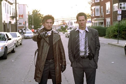 Kevin Bacon and Sean Penn in Таинственная река (2003)