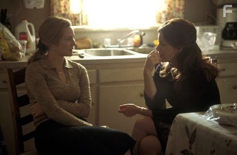 Marcia Gay Harden and Laura Linney in Таинственная река (2003)