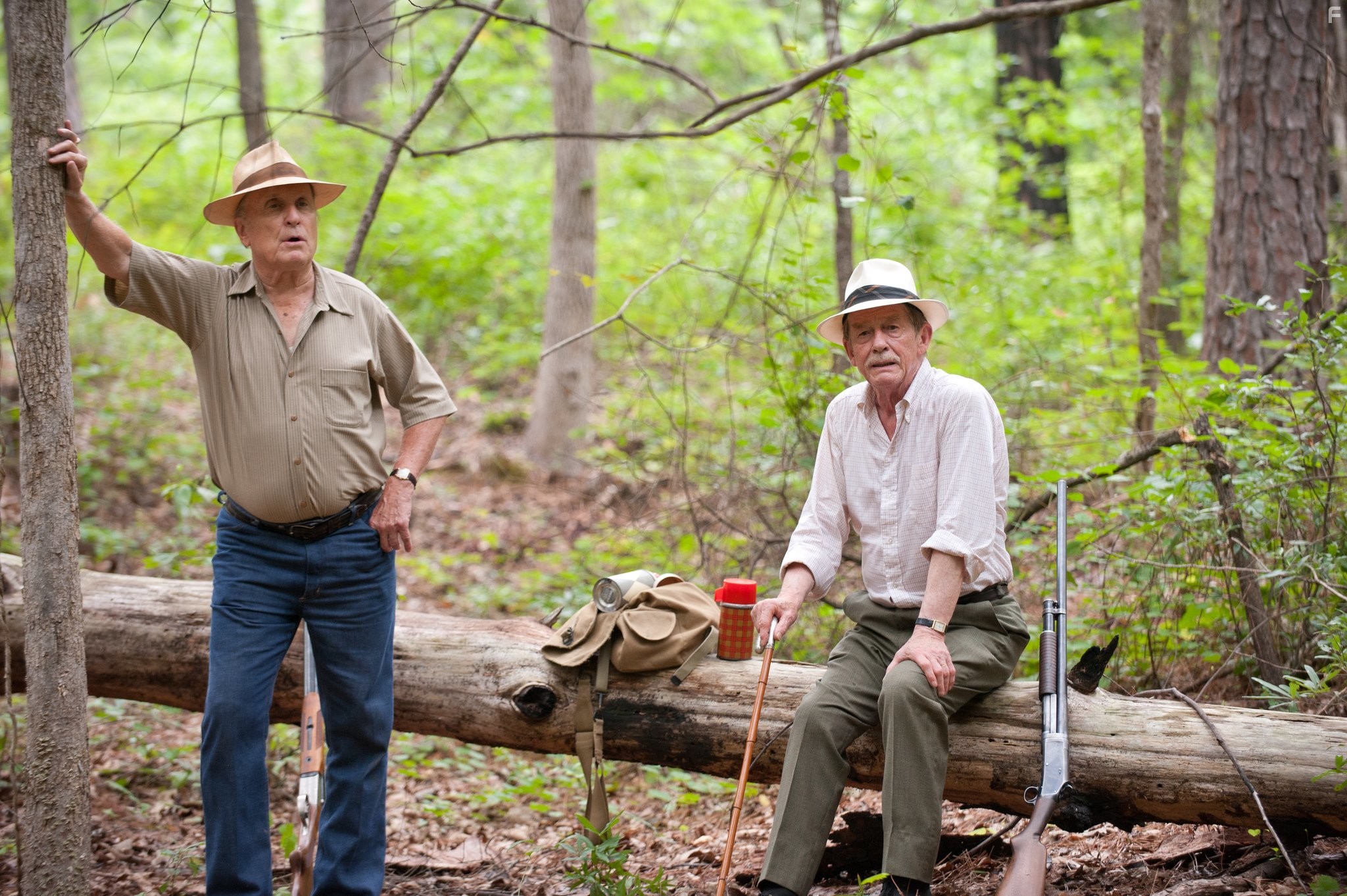 Robert Duvall and John Hurt in Машина Джейн Мэнсфилд (2012)