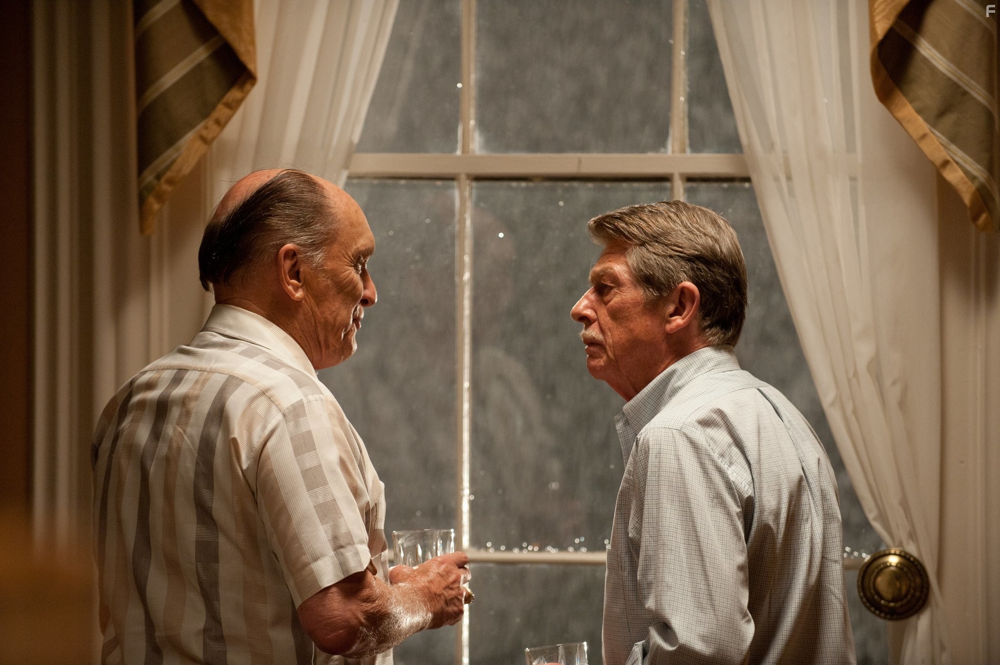 Robert Duvall and John Hurt in Машина Джейн Мэнсфилд (2012)