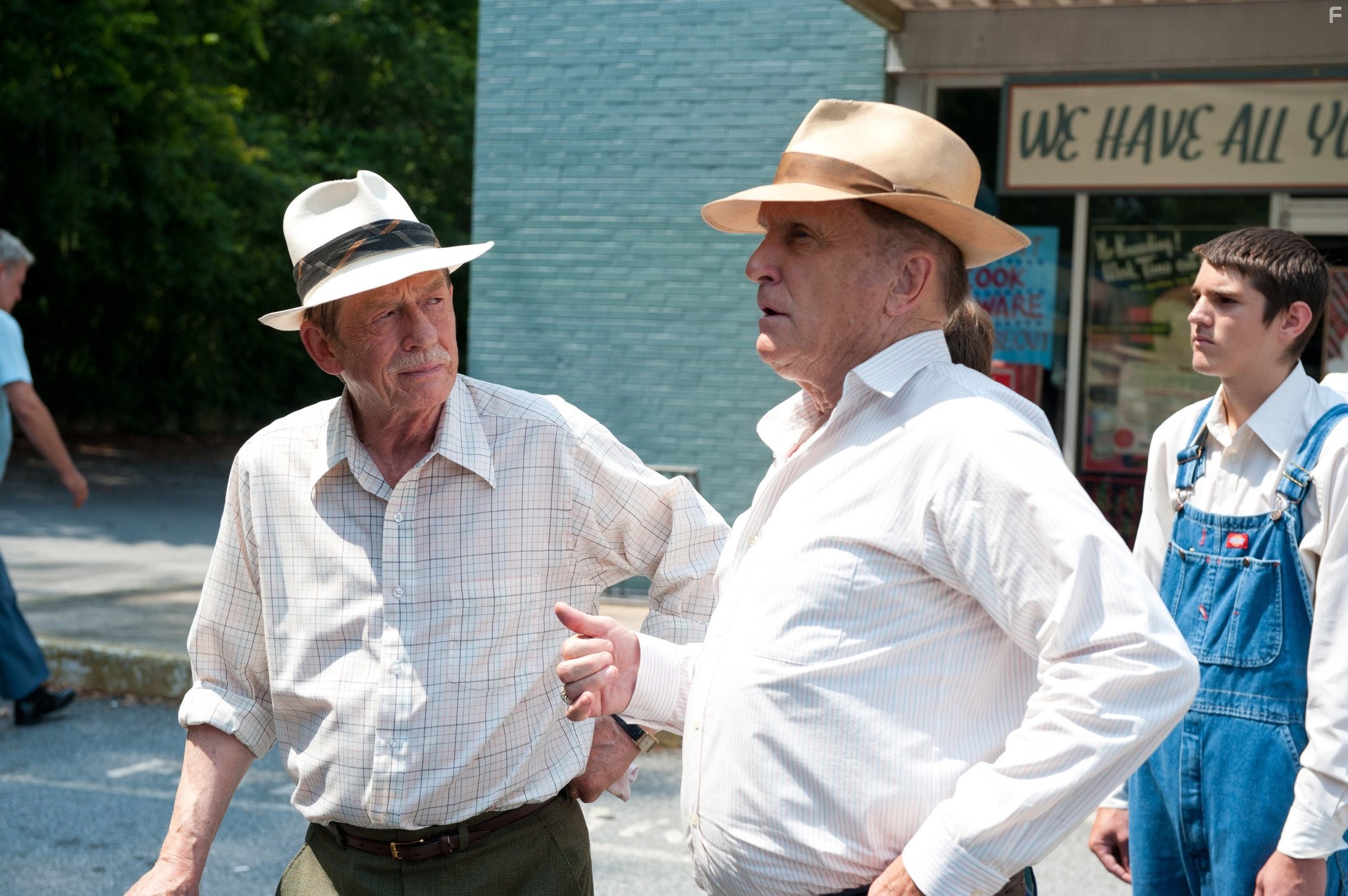Robert Duvall and John Hurt in Машина Джейн Мэнсфилд (2012)