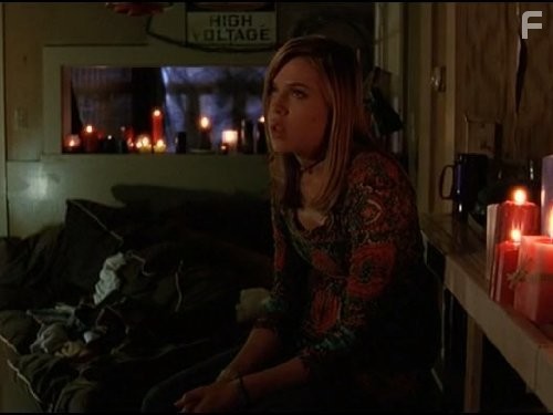 Majandra Delfino in Город пришельцев (1999)