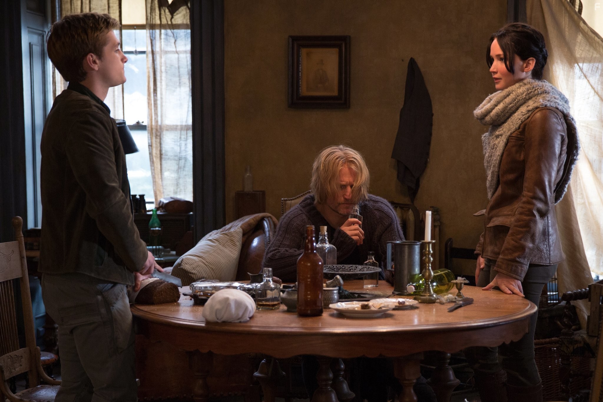 Woody Harrelson, Josh Hutcherson, and Jennifer Lawrence in Голодные игры: И вспыхнет пламя (2013)