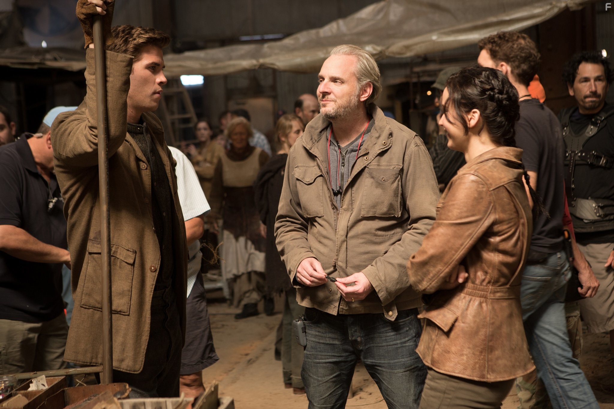 Francis Lawrence, Jennifer Lawrence, and Liam Hemsworth in Голодные игры: И вспыхнет пламя (2013)