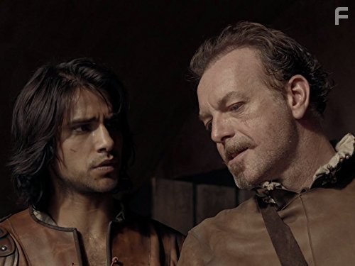 Hugo Speer and Luke Pasqualino in Мушкетеры (2014)