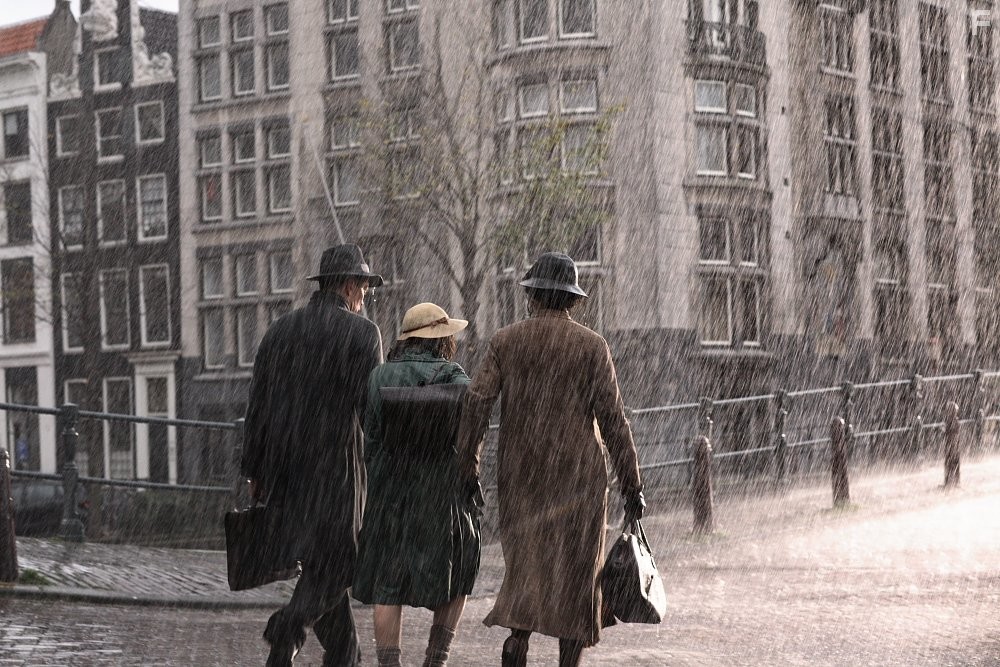 Iain Glen, Tamsin Greig, and Ellie Kendrick in Дневник Анны Франк (2009)