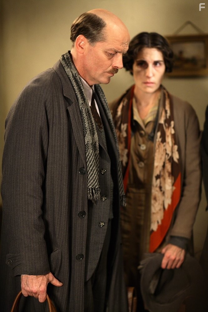 Iain Glen and Tamsin Greig in Дневник Анны Франк (2009)