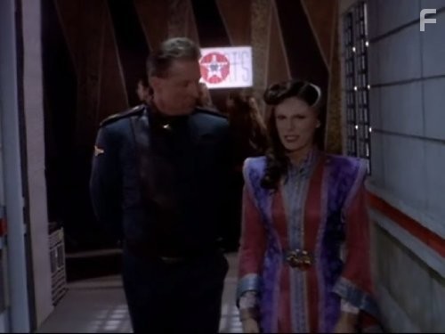 Bruce Boxleitner and Mira Furlan in Вaвилон 5 (1994)