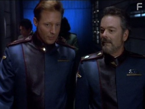 Bruce Boxleitner and Russ Tamblyn in Вaвилон 5 (1994)