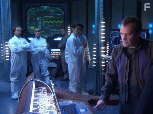 David Hewlett and David Nykl in Звёздные врата: Атлантида (2004)